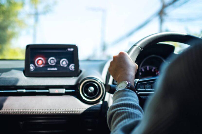 Apple CarPlay: Wireless Setup and Amazing Features closeup-image-of-a-woman-holding-steering-wheel-wh-2024-12-02-09-15-29-utc (1)